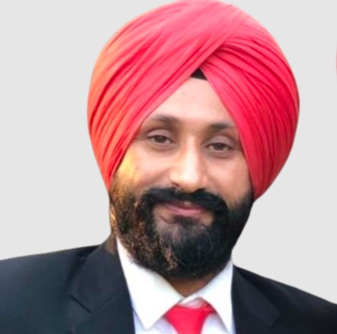 passport-size-photo-left